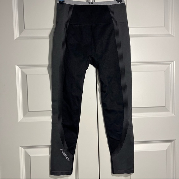 NEW FABLETICS SEAMLESS High Waist Fusion LEGGING Black Gray Small - Picture 1 of 8